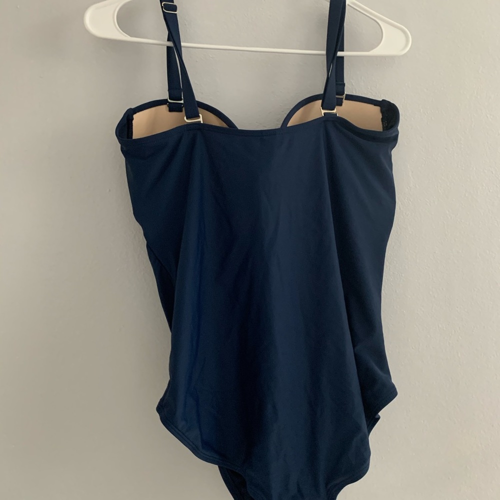 Swinsuit - Picture 3 of 4